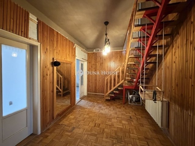 Eladó családi ház, Tápiószecsőn 69.4 M Ft, 8 szobás
