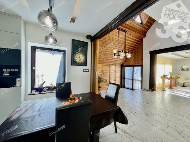 Eladó családi ház, Kecskeméten 225 M Ft, 5 szobás