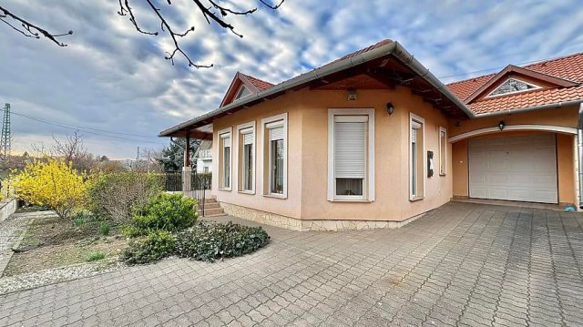 Eladó ikerház, Dunakeszin 159.9 M Ft, 4 szobás