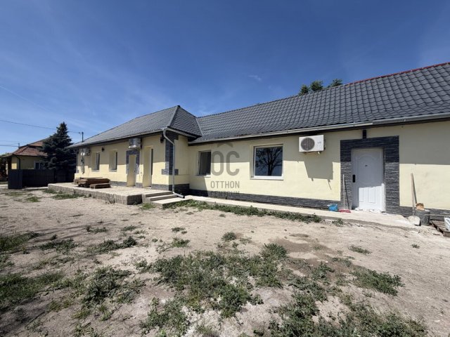 Eladó családi ház, Újszászon 50 M Ft, 5 szobás