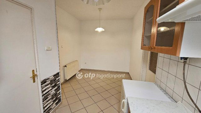 Eladó téglalakás, Egerben 45 M Ft, 2 szobás