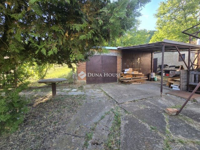 Eladó családi ház, Pécsett 26.9 M Ft, 3 szobás