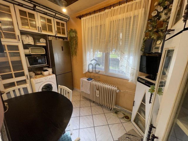 Eladó panellakás, Dunaújvárosban 33.5 M Ft, 3 szobás