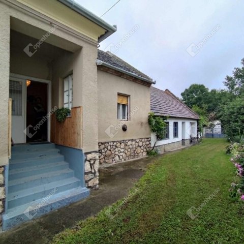 Eladó családi ház, Bébén 25 M Ft, 2 szobás