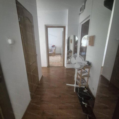 Eladó panellakás, Oroszlányban 32.9 M Ft, 2 szobás