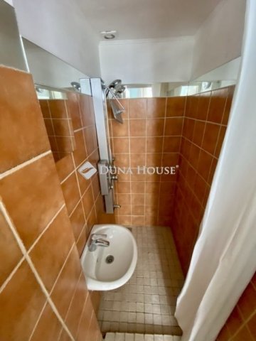 Eladó téglalakás, Budapesten, VI. kerületben 200 M Ft, 8 szobás