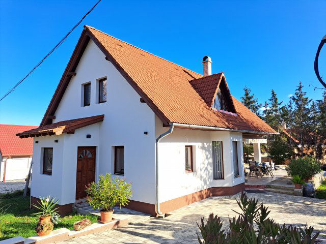 Eladó családi ház, Balatonkenesén 98.5 M Ft, 5 szobás