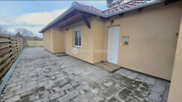 Eladó ikerház, Halásztelken 154 M Ft, 4 szobás