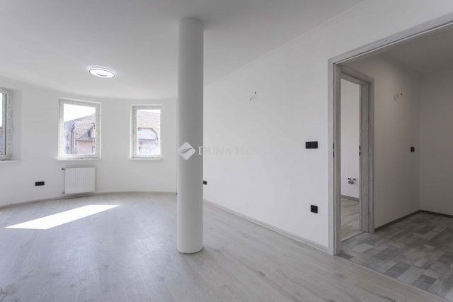 Eladó téglalakás, Mosonmagyaróváron 50 M Ft, 3 szobás