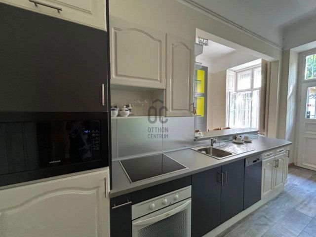 Eladó téglalakás, Budapesten, VI. kerületben 135 M Ft, 2 szobás