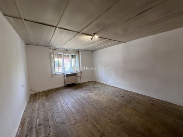 Eladó családi ház, Nyergesújfaluban 24.9 M Ft, 2 szobás