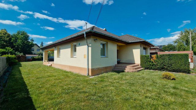 Eladó családi ház, Szigethalmon 89.9 M Ft, 3 szobás