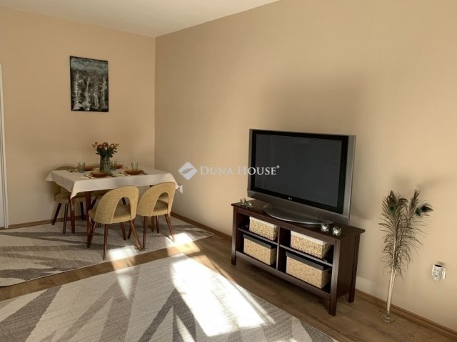 Eladó panellakás, Pécsett 43.5 M Ft, 2 szobás