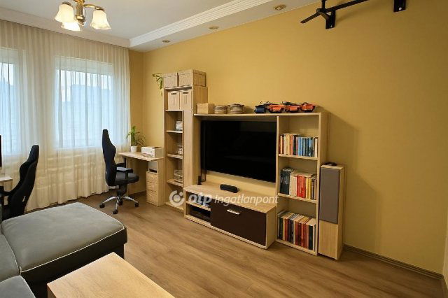 Eladó téglalakás, Egerben 57.5 M Ft, 1+2 szobás