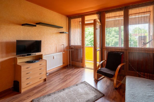 Eladó panellakás, Pécsett 43 M Ft, 2+1 szobás