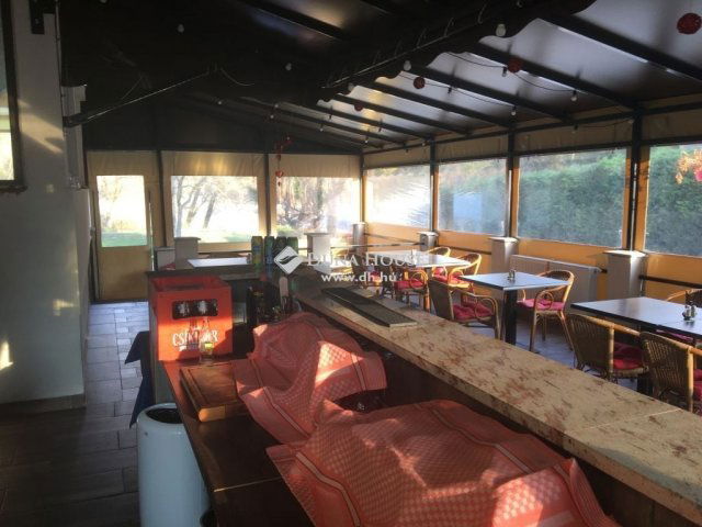 Eladó üzlethelyiség, Leányfaluban 365 M Ft