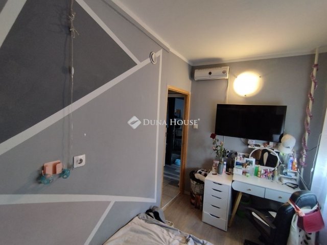 Eladó panellakás, Tatabányán 41.9 M Ft, 3 szobás