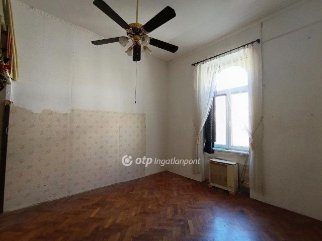 Eladó téglalakás, Budapesten, VI. kerületben 54.9 M Ft, 1 szobás