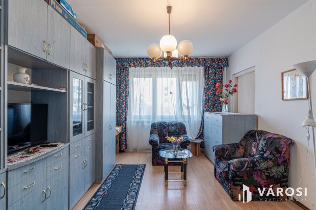 Eladó panellakás, Szegeden 59.9 M Ft, 3 szobás