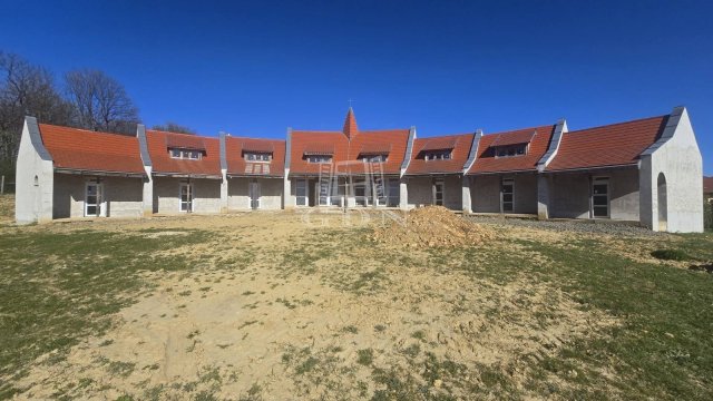 Eladó téglalakás, Úrkúton 149 M Ft, 14 szobás