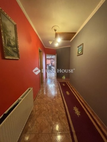 Eladó családi ház, Pécsett 79.9 M Ft, 7 szobás