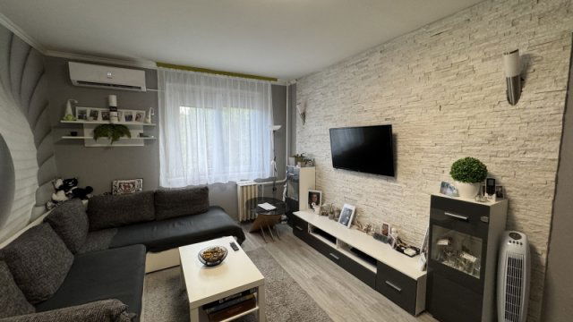 Eladó panellakás, Pécsett, Csikor Kálmán utcában 44.9 M Ft