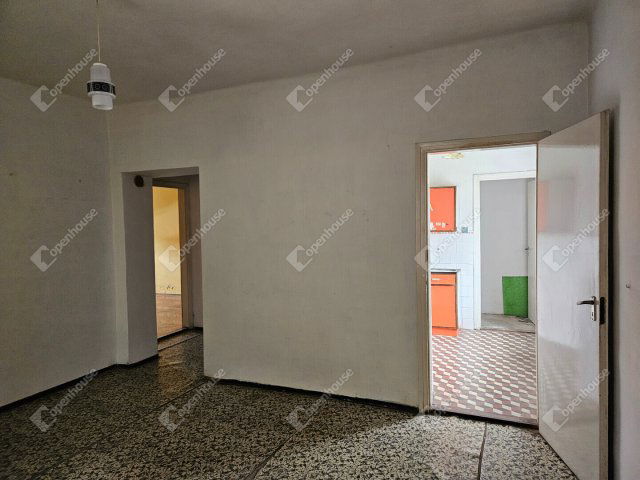 Eladó családi ház, Veszprémvarsányon 41 M Ft, 2 szobás