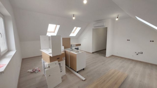 Eladó téglalakás, Besnyőn 39.9 M Ft, 2+1 szobás