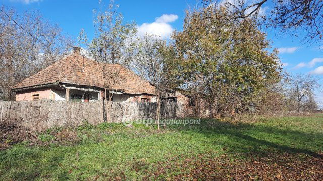 Eladó családi ház, Pilisen 7.5 M Ft, 1+2 szobás