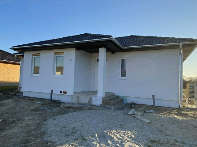 Eladó családi ház, Kecskeméten 86.9 M Ft, 4 szobás