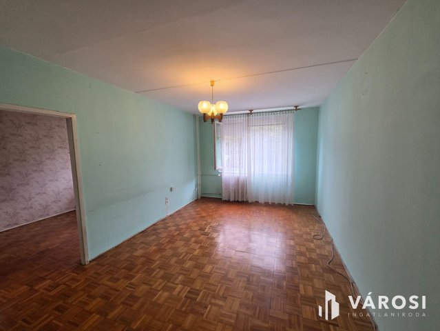 Eladó panellakás, Győrött 48.8 M Ft, 3 szobás