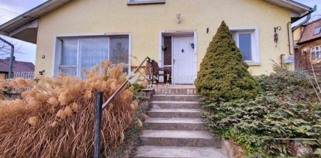 Eladó családi ház, Vácon 104.99 M Ft, 6 szobás