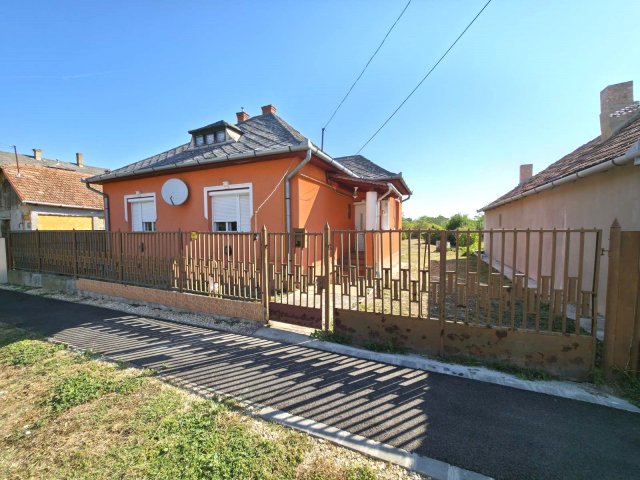 Eladó családi ház, Mezőcsáton 17.9 M Ft, 2 szobás
