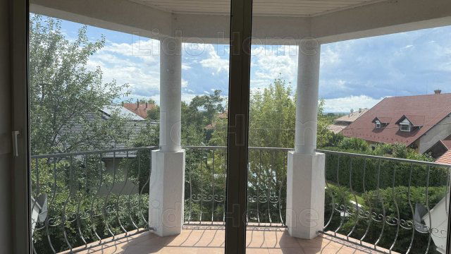 Eladó családi ház, Gyenesdiáson 125 M Ft, 7 szobás