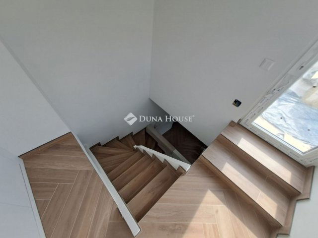 Eladó téglalakás, Budapesten, VI. kerületben 90 M Ft, 2 szobás