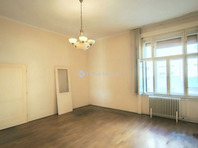 Eladó téglalakás, Győrött 60.85 M Ft, 2 szobás