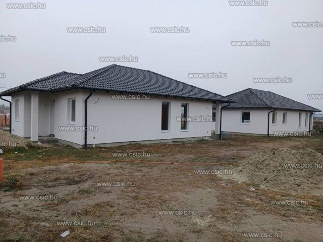 Eladó családi ház, Kiskunlacházán 79.2 M Ft, 5 szobás