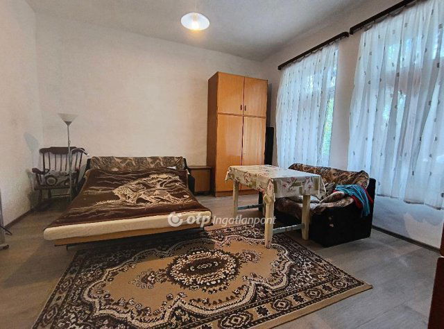 Eladó családi ház, Szolnokon 11.5 M Ft, 2 szobás