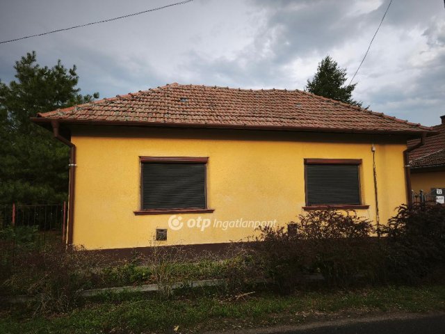 Eladó családi ház, Tiszajenőn 17.9 M Ft, 3 szobás