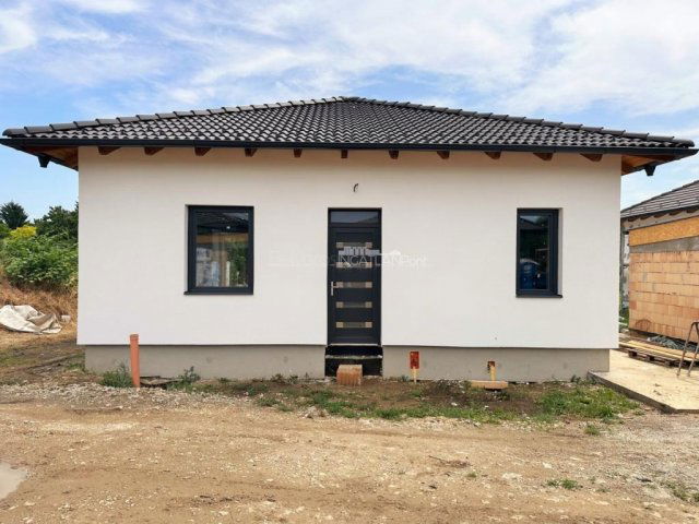 Eladó családi ház, Szombathelyen 57 M Ft, 4 szobás