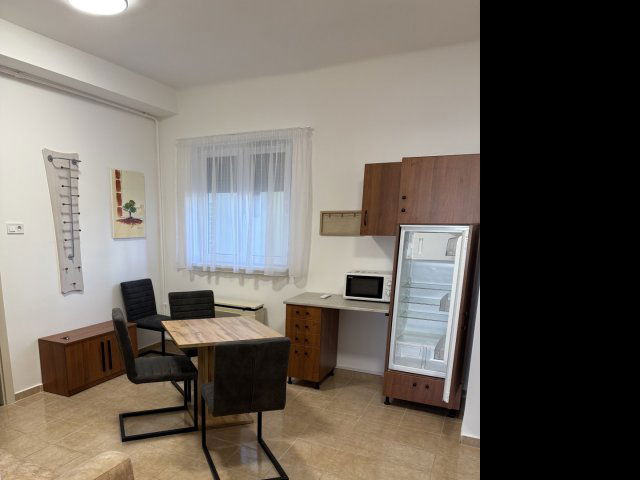 Kiadó téglalakás, albérlet, Pécsett, Semmelweis utcában