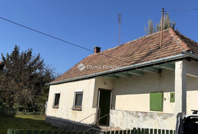 Eladó családi ház, Csolnokon 19.9 M Ft, 2 szobás