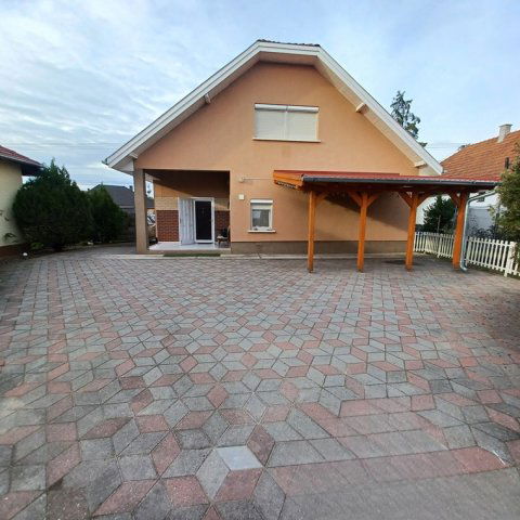 Eladó családi ház, Újhartyánon 70.954 M Ft, 5 szobás