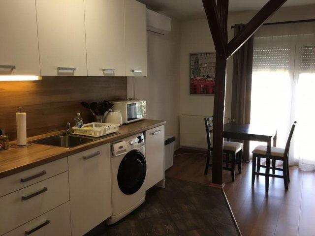 Kiadó téglalakás, albérlet, Pécsett, Kürt utcában, 2+1 szobás