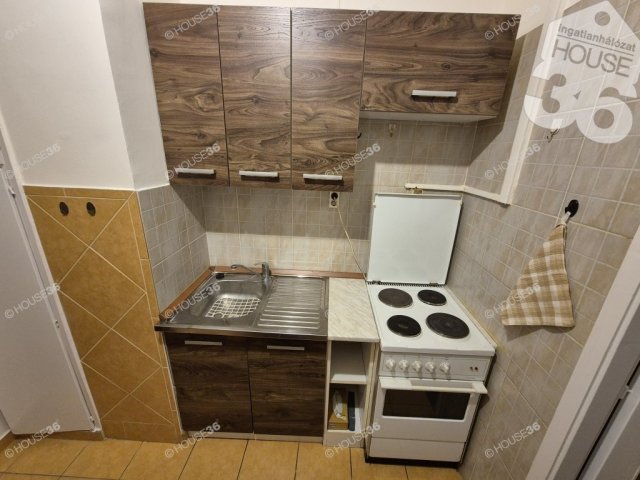 Eladó panellakás, Kecskeméten 35.9 M Ft, 1 szobás