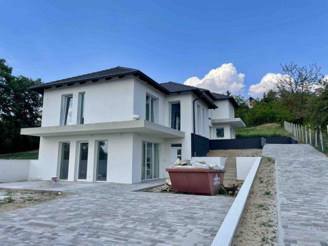 Eladó ikerház, Gödöllőn 164 M Ft, 4 szobás