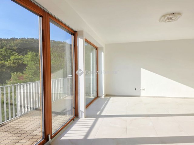 Eladó téglalakás, Pécsett 119.9 M Ft, 4 szobás