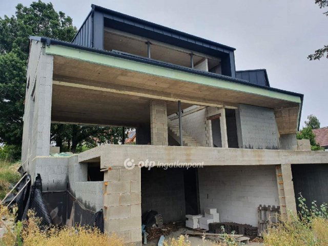 Eladó ikerház, Szentendrén 359 M Ft, 5 szobás