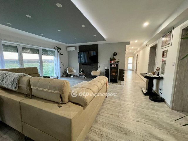 Eladó családi ház, Szentkirályszabadján 159 M Ft, 3 szobás