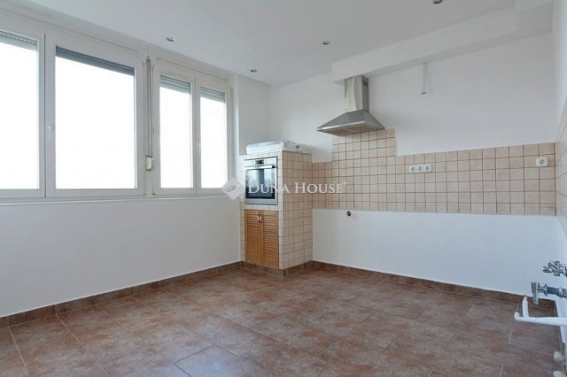 Eladó téglalakás, Kecskeméten 48 M Ft, 2 szobás